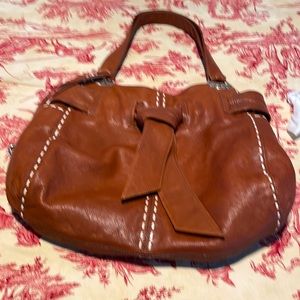 Brighton U026970 Cleo Bow shoulder bag w/white stitching